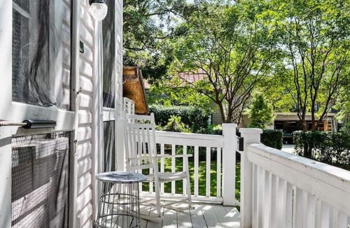 Harleston Village Apartment | Walk Everywhere Downtown - 1bed/1bath Charleston Retreat - Dining & Nightlife