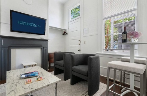 Harleston Village Apartment | Walk Everywhere Downtown - 1bed/1bath Charleston Retreat - Dining & Nightlife