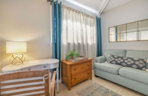 Mount Pleasant Apartment | Cozy 2br/1ba Shem Creek Hideaway!