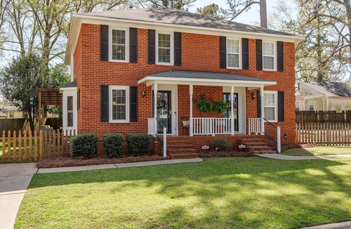 Augusta Apartment | 2 bedroom home with 2 bathrooms and fully fenced backyard. The sleeping arrangements are 1 king and 1 queen and a futon located in the living room.
