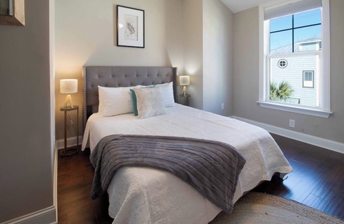 Charleston Condo | Coastal retreat short ride to the beach