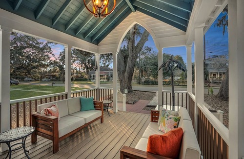 Thunderbolt House | Renovated + Historic Sanctuary in Thunderbolt near River by Lucky Savannah