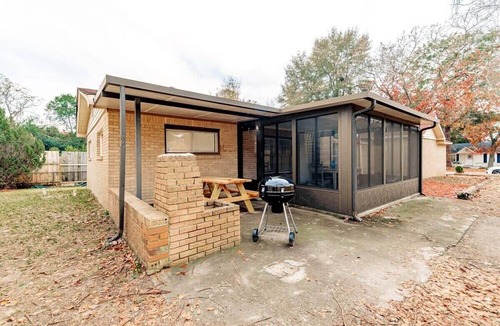 West Columbia House | Dine Outside! Patio & Grill - Adorable on Taylor