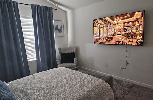 Paw Creek House | Luxury 3-bedroom townhome located in brilliant Charlotte with Amenities