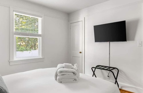 North Charleston Apartment | Park Circle - Firefly - Renovated 3 Bedroom!