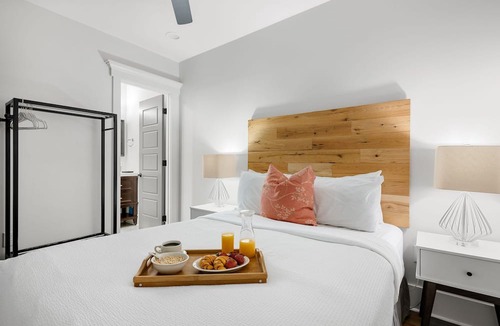 Downtown Charleston Apartment | The Quad at 493 - 4 Suites - Right on King!