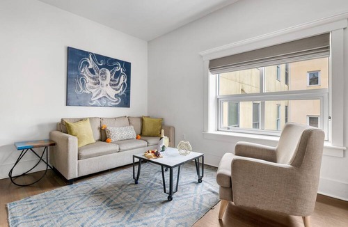 Downtown Charleston Apartment | The Quad at 493 - 4 Suites - Right on King!