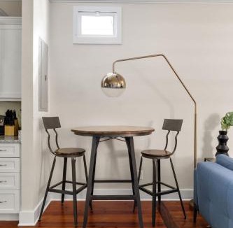 Cannonborough Elliotborough Apartment | Upstairs Studio36 Walk to King St with Balcony