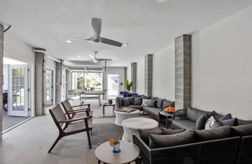 Whitemarsh Island House | Spacious Serene Estate Hot Tub Near Beach