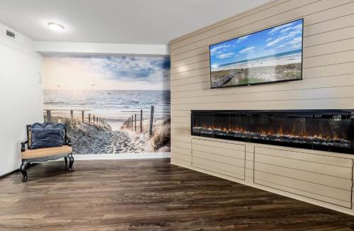 Downtown Myrtle Beach House | Oceanview KING Suite WD Pools Hot Tubs
