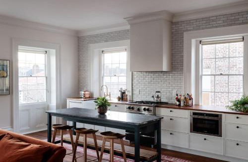 Downtown Charleston Hotel | The Pinch Charleston