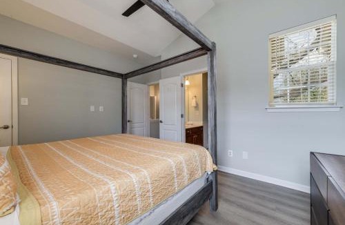 Cornelius House | Cozy Corner Townhome
