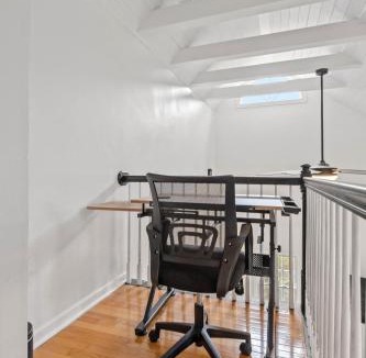 Mount Pleasant House | Six Mile Abode-5 Miles to Beach-Huge Yard