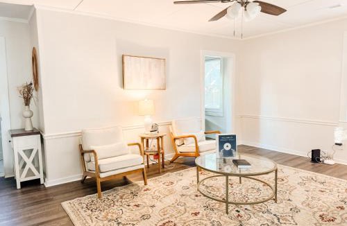 Beaufort House | Sleeps 4 Cottage Near Spanish Moss Trail and Downtown