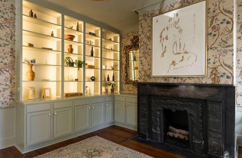 Harleston Village Bed & Breakfast | The Nicholas Veranda King Suite - Steps to King