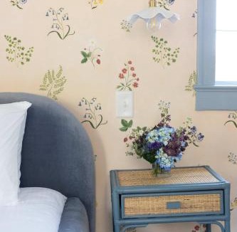 Harleston Village Bed & Breakfast | The Nicholas Carriage King Suite - Walk to King