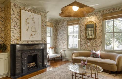 Harleston Village Bed & Breakfast | The Nicholas Carriage King Suite 1 Block to King