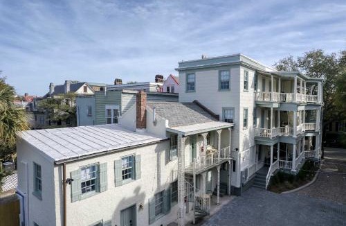 Harleston Village Bed & Breakfast | Historic B&B King Suite- Walk to King