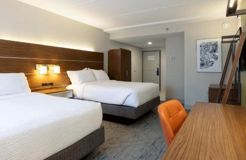 West Ashley Hotel | Holiday Inn Express Charleston US Highway 17 & I-526 by IHG