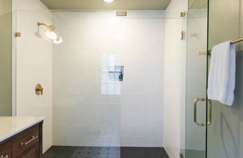 Harleston Village Bed & Breakfast | The Nicholas Veranda King Suite- 1 Block to King