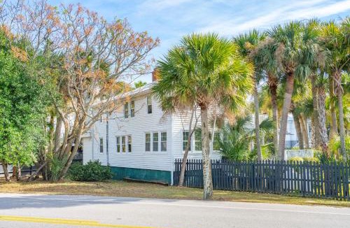 Isle of Palms House | Carolina Blvd 103 - Palm Cottage