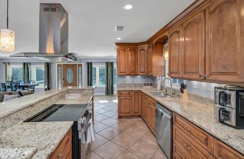 Columbia House | Pond View Retreat Spacious 3BR