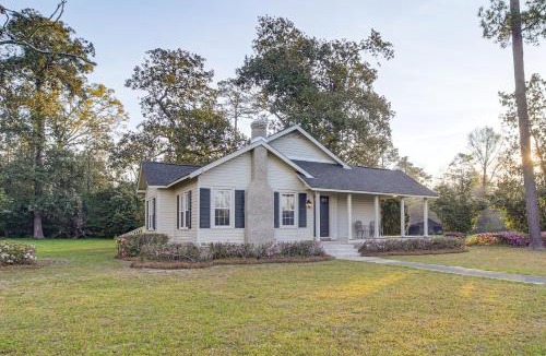 Dover House | 9 Mi to Georgia Southern University: Family Escape