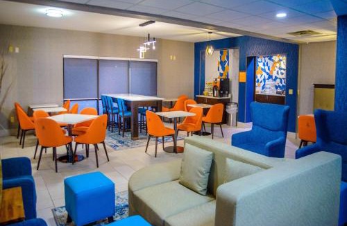 Cape Fear Hotel | La Quinta Inn & Suites by Wyndham Fayetteville I-95
