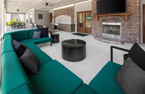 Summerville Apartment | Landing Stylish 1BD Gym Yoga Studio