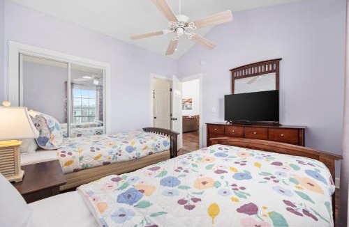 Central Myrtle Beach Apartment | 2 BR Condo, in sought after Myrtlewood! retreat Sleeps 4!