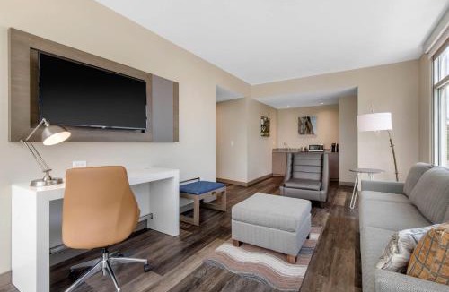 Mount Pleasant Hotel | Cambria Hotel Mount Pleasant - Charleston