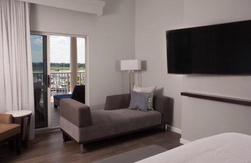 Downtown Charleston Hotel | Courtyard Charleston Waterfront