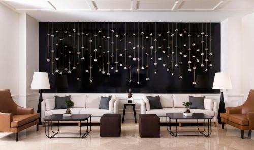 Charleston Historic District Hotel | Mills House Charleston, Curio Collection by Hilton