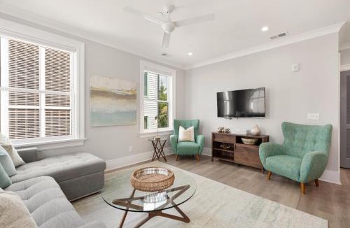Cannonborough Elliotborough Apartment | 122-202 · The Cooper Suite at The Edisto