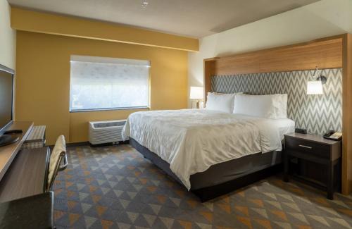 Beaufort Hotel | Holiday Inn Hotel & Suites Beaufort at Highway 21 by IHG