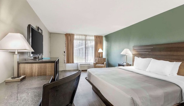 Quality Inn & Suites Santee I-95