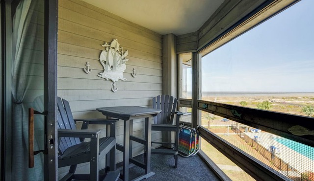 Ocean-view Island Condo w/Pool: Pets Welcome!