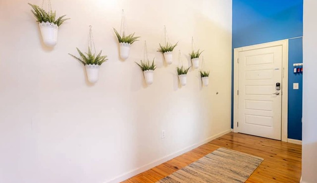 2 Bedroom Historic Brick Getaway with Wifi