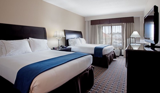 Holiday Inn Express & Suites Hope Mills-Fayetteville Arpt by IHG