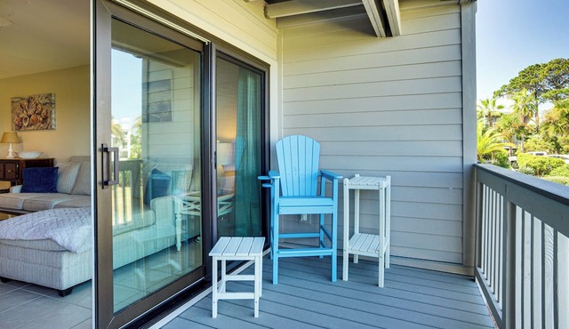 Poolside Fun & Ocean Strolls: Harbor Island Haven!