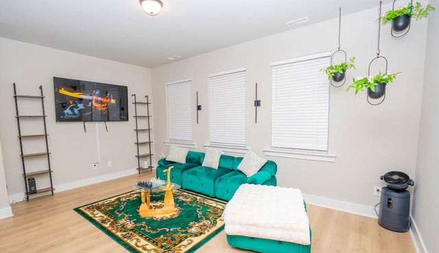Modern Home near Plaza Midwood