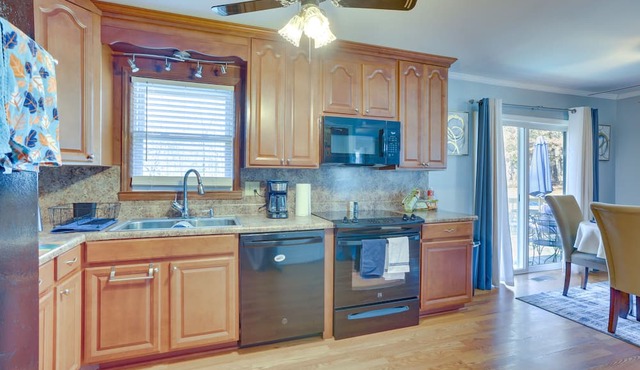 Charming Eden Home w/Furnished Deck & Fire Pit! in Eden