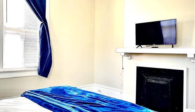 Cozy, safe, pet friendly downtown loft with outdoor lounge area in Augusta