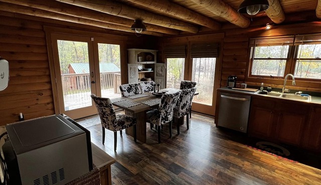 Peaceful Cabin, close to Angier, Fuquay and Holly Springs. Campbell U. nearby.