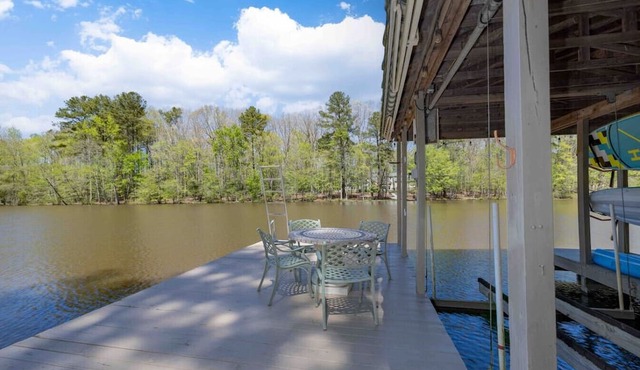 Better Lake Than Never | 4BR Lakefront Sleeps 12 in Boydton