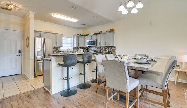 Myrtle Beach Condo w/Large Balcony & Pool Access