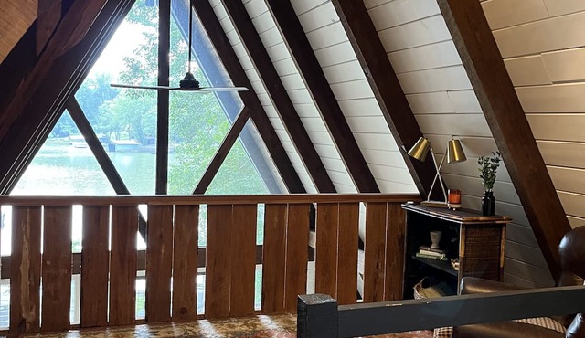 Lakefront A-Frame- Family Friendly-Renovated-as seen on the TV show Staycation! in Charlotte