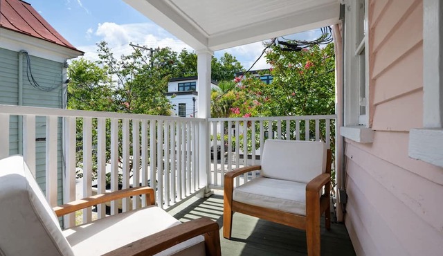 Beautiful Penthouse Condo Just Steps to King