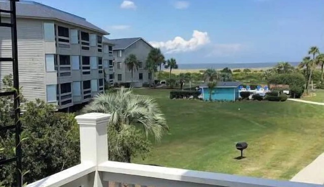 Breathtaking Ocean Sunrise Views. Relax at 3 pools with a BBQ. No Crowds!
