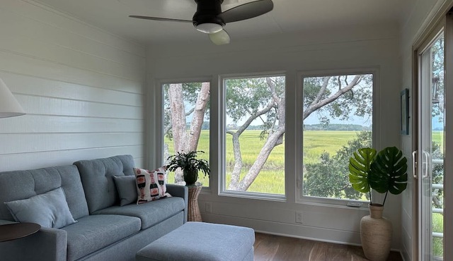 Great Location w/Amazing Views! Pet Friendly! Neighborhood Pool! Amenity Access included